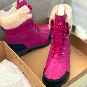 UGG Pink Boots K Butte II US GIRLS SIZE 5